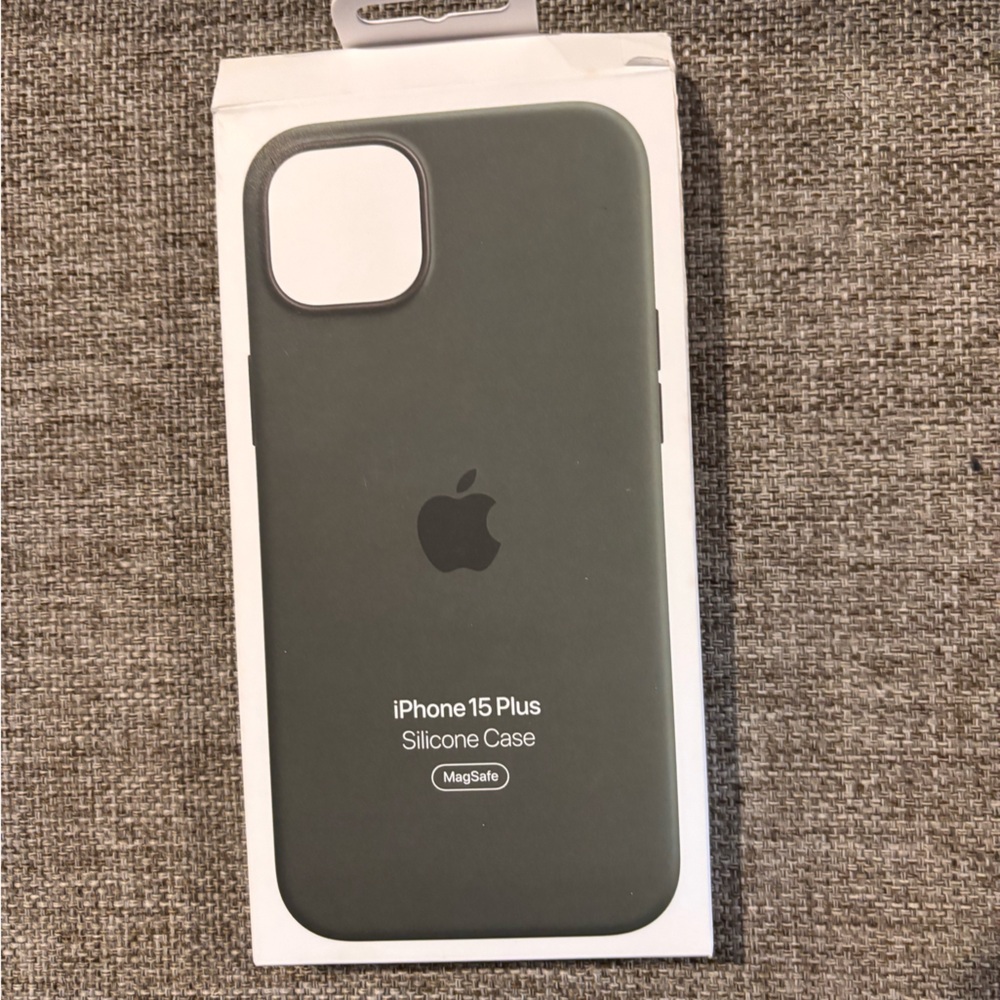 Apple iPhone 15 Plus Silicone Case - Green